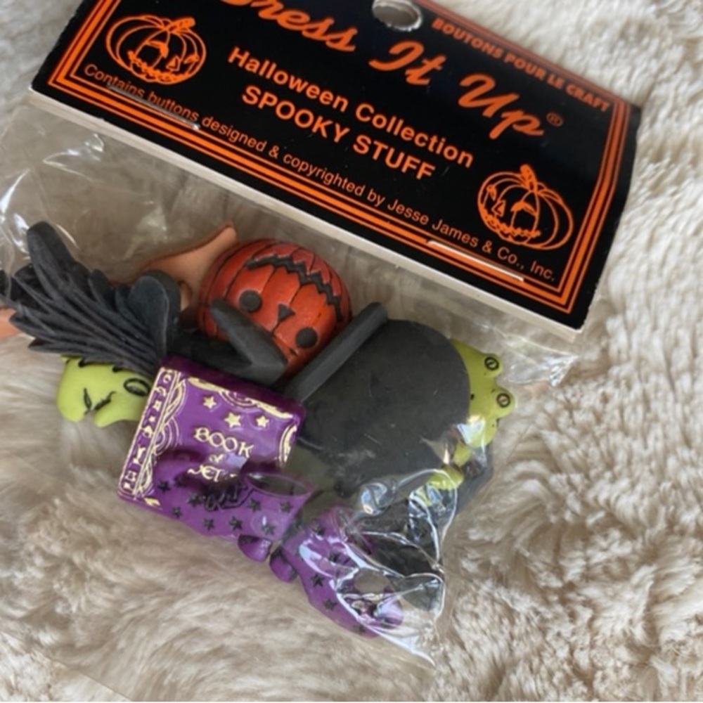 Halloween Spooky Buttons - Picture 4 of 9